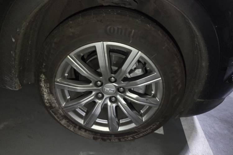 Used Cadillac XT4 2023 28T Two-Wheel-Drive Luxury Version Right Front Wheel Hub