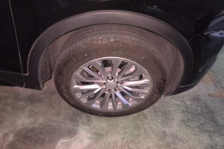 Used Cadillac XT4 2023 28T Two-Wheel-Drive Luxury Version Right Front Wheel Hub