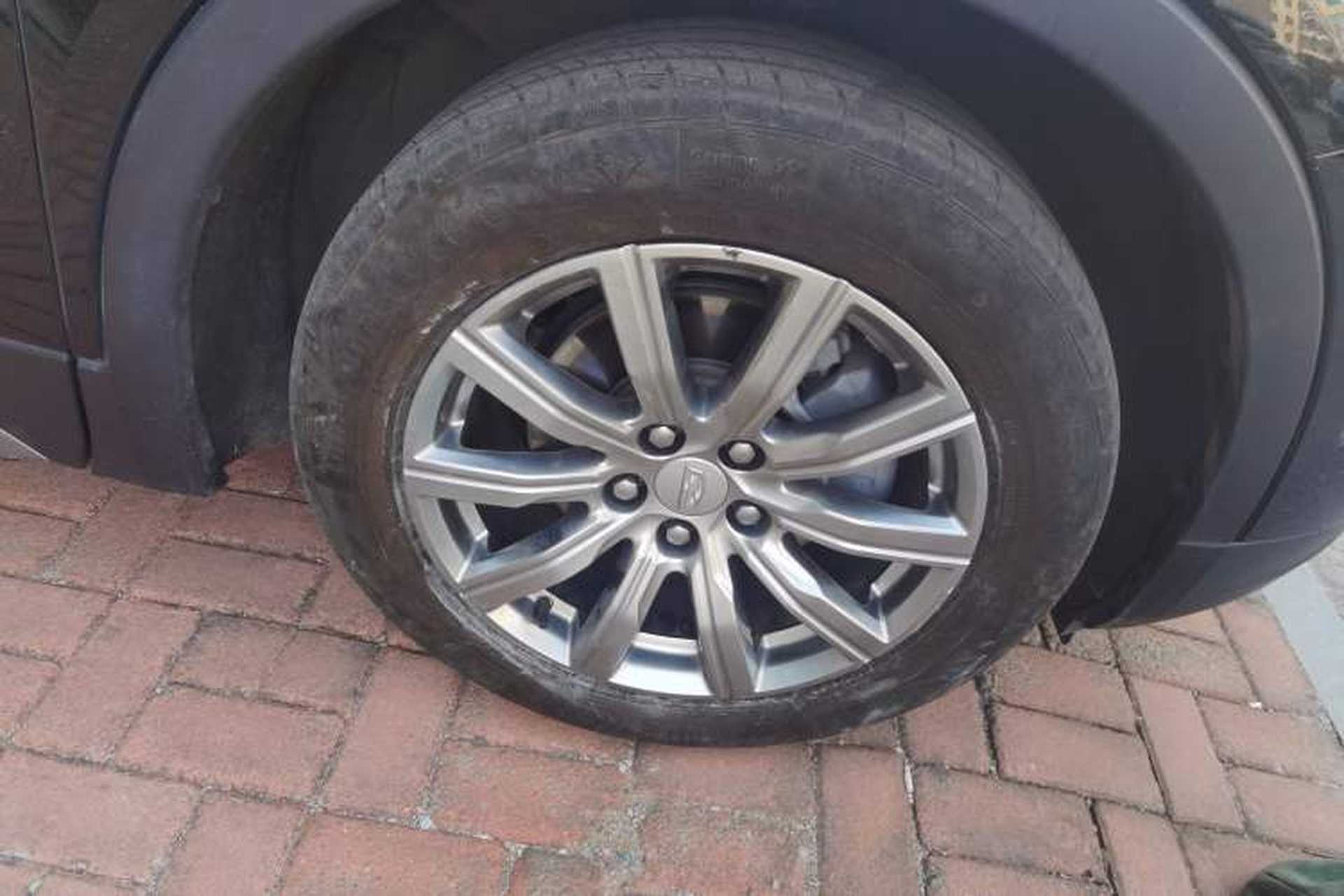 Used Cadillac XT4 2023 28T Two-Wheel-Drive Luxury Version Right Front Wheel Hub