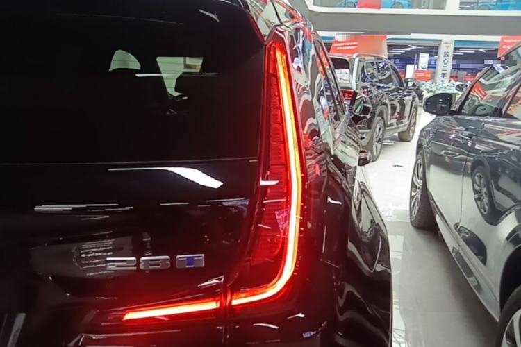 Used Cadillac XT4 2023 28T Two-Wheel-Drive Luxury Version Right Rear Taillight