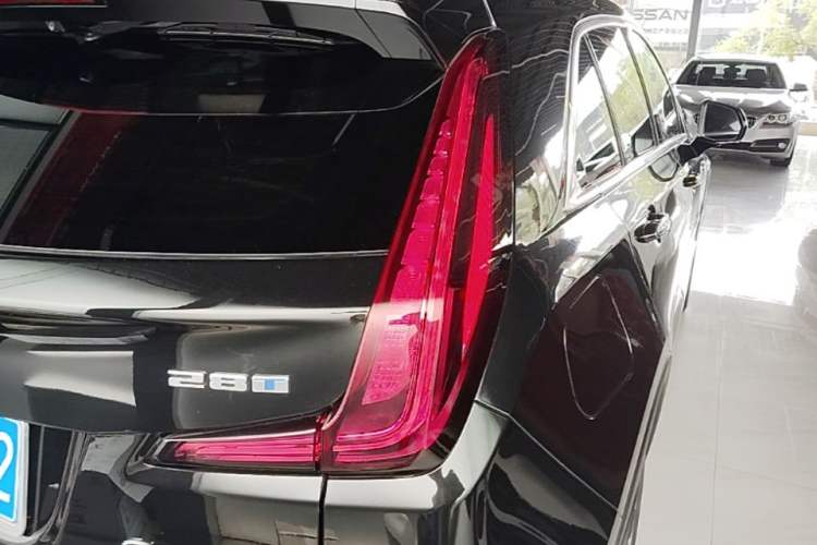 Used Cadillac XT4 2023 28T Two-Wheel-Drive Luxury Version Right Rear Taillight