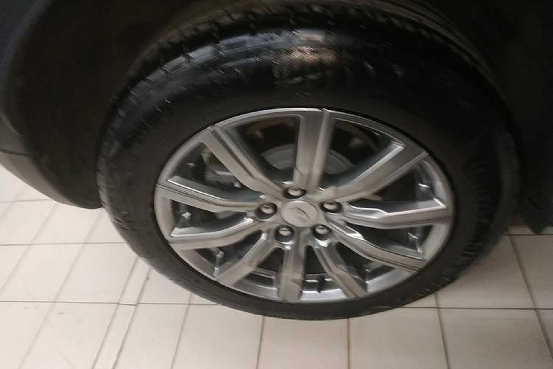 Used Cadillac XT4 2023 28T Two-Wheel-Drive Luxury Version Right Rear Wheel Hub