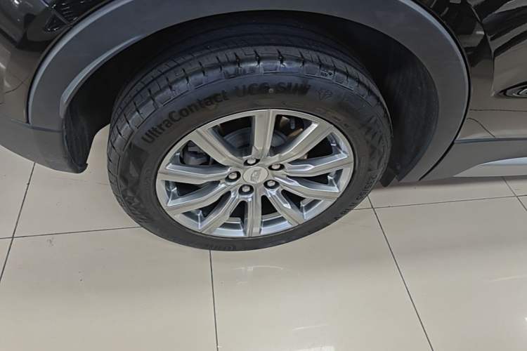 Used Cadillac XT4 2023 28T Two-Wheel Drive Prestige Version Right Rear Wheel Hub