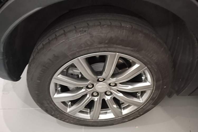 Used Cadillac XT4 2023 28T Two-Wheel Drive Prestige Version Right Rear Wheel Hub