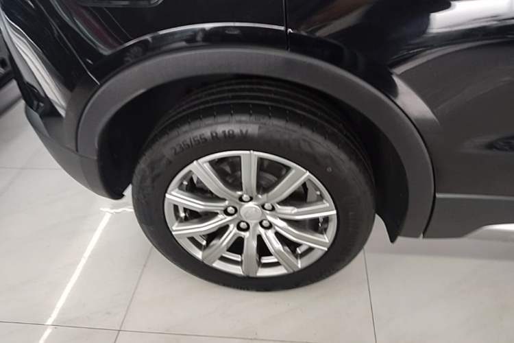 Used Cadillac XT4 2023 28T Two-Wheel-Drive Luxury Version Right Rear Wheel Hub