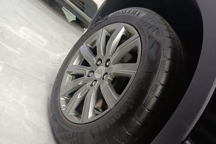 Used Cadillac XT4 2023 28T Two-Wheel-Drive Luxury Version Right Rear Wheel Hub
