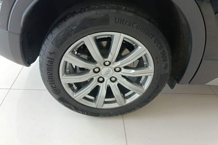 Used Cadillac XT4 2023 28T Two-Wheel-Drive Luxury Version Right Rear Wheel Hub