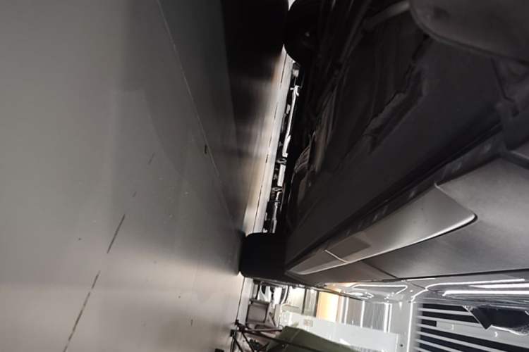 Used Cadillac XT4 2023 28T Two-Wheel Drive Prestige Version Right Side Sill