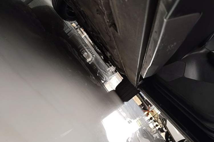 Used Cadillac XT4 2023 28T Two-Wheel-Drive Luxury Version Right Side Sill
