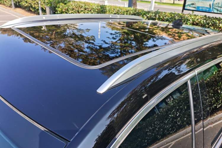 Used Cadillac XT4 2023 28T Two-Wheel Drive Prestige Version Roof