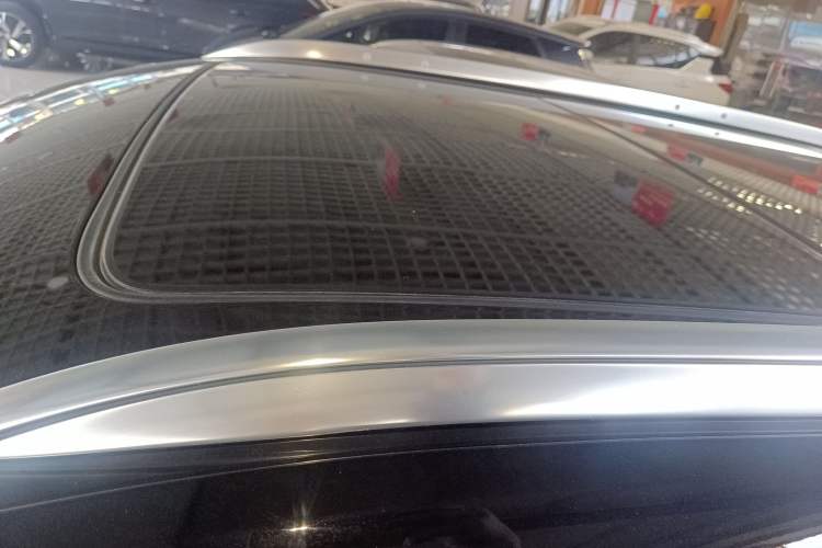 Used Cadillac XT4 2023 28T Two-Wheel Drive Prestige Version Roof