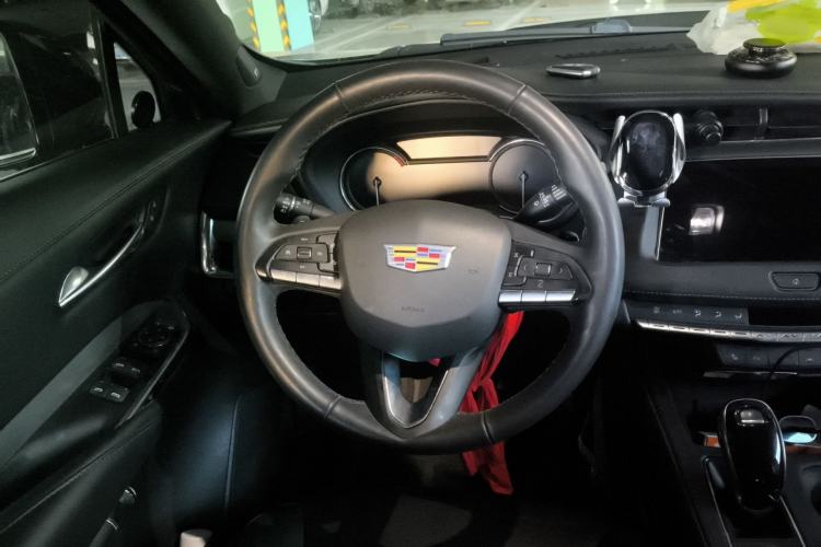 Used Cadillac XT4 2023 28T Two-Wheel-Drive Luxury Version Steering Wheel
