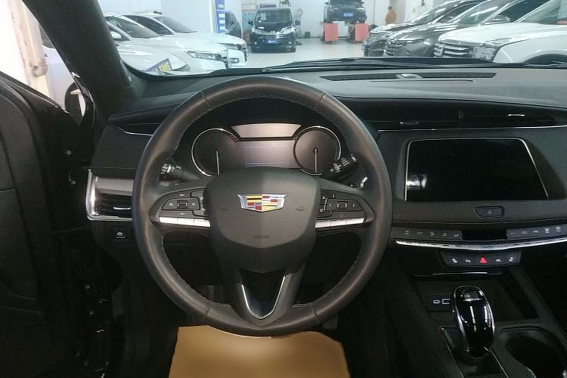 Used Cadillac XT4 2023 28T Two-Wheel-Drive Luxury Version Steering Wheel