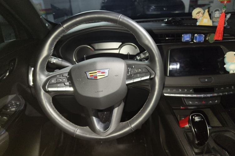 Used Cadillac XT4 2023 28T Two-Wheel-Drive Luxury Version Steering Wheel