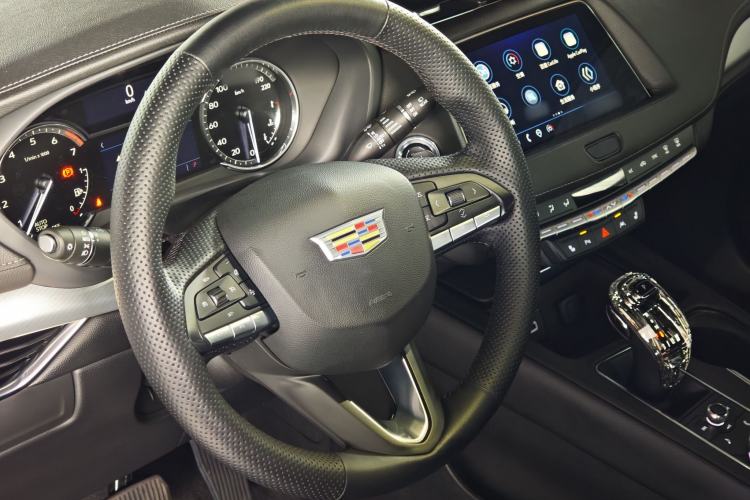 Used Cadillac XT4 2023 28T Two-Wheel-Drive Luxury Version Steering Wheel