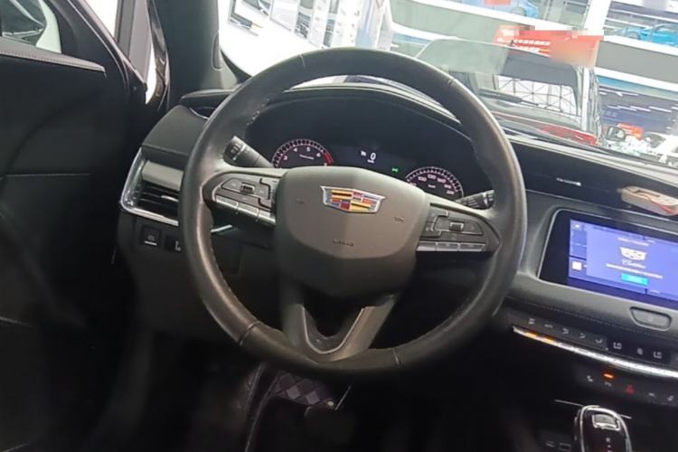 Used Cadillac XT4 2023 28T Two-Wheel-Drive Luxury Version Steering Wheel