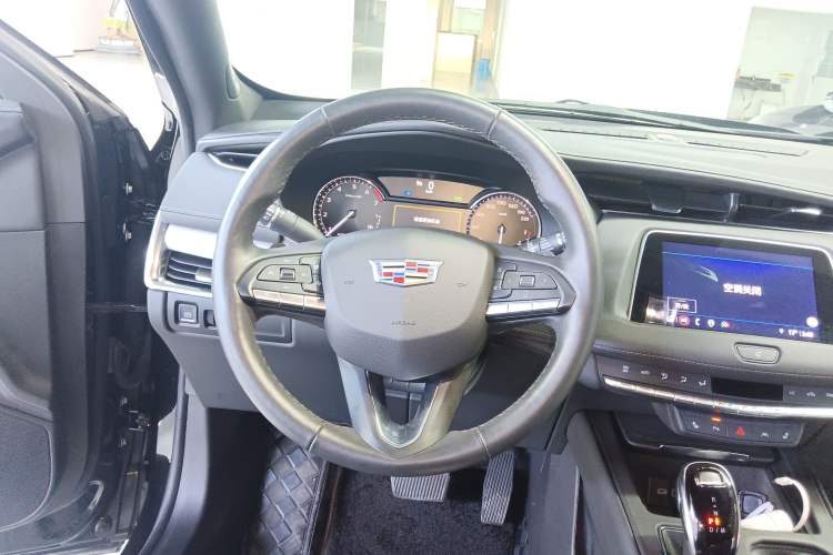 Used Cadillac XT4 2023 28T Two-Wheel-Drive Luxury Version Steering Wheel