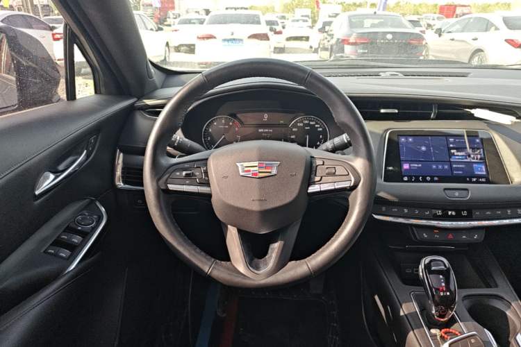 Used Cadillac XT4 2023 28T Two-Wheel-Drive Luxury Version Steering Wheel