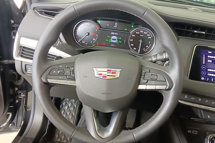 Used Cadillac XT4 2023 28T Two-Wheel-Drive Luxury Version Steering Wheel