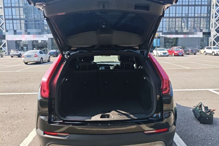Used Cadillac XT4 2023 28T Two-Wheel Drive Prestige Version Trunk
