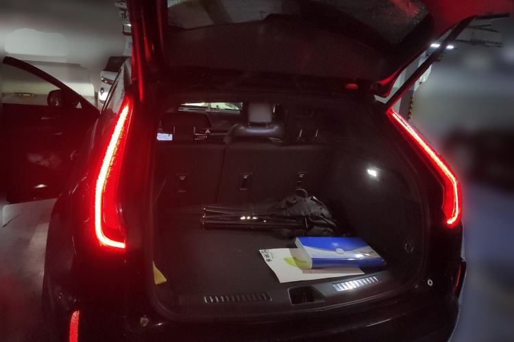 Used Cadillac XT4 2023 28T Two-Wheel Drive Prestige Version Trunk