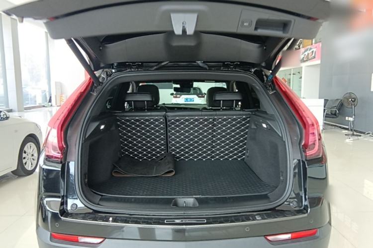 Used Cadillac XT4 2023 28T Two-Wheel-Drive Luxury Version Trunk