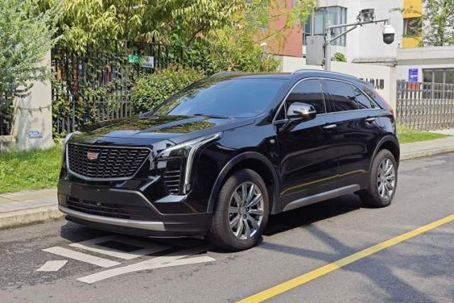 Cadillac XT4 2023 28T Two-Wheel-Drive Luxury Version с пробегом