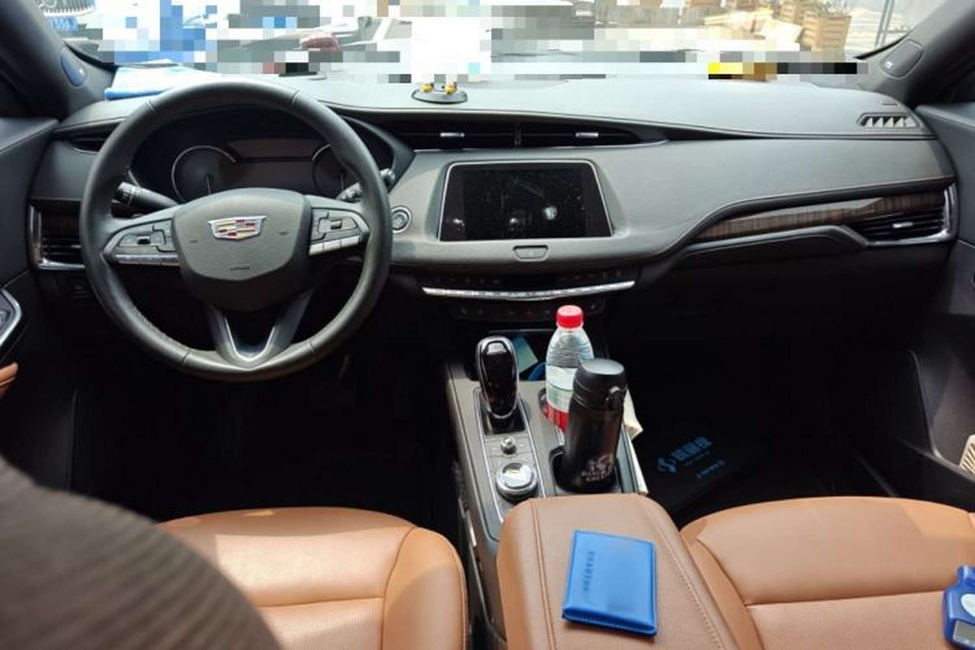 Used Cadillac XT4 2023 28T Two-Wheel Drive Prestige Version Center Console