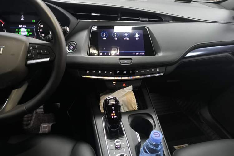 Used Cadillac XT4 2023 28T Two-Wheel Drive Fashion Edition Audio And AC Panel