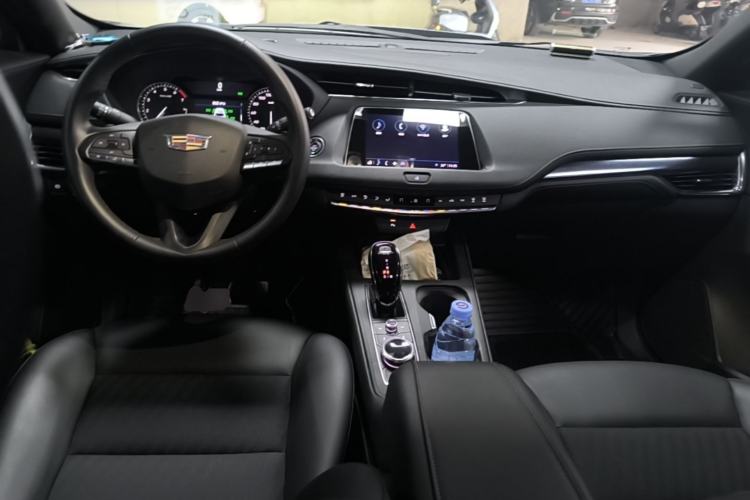 Used Cadillac XT4 2023 28T Two-Wheel Drive Fashion Edition Center Console