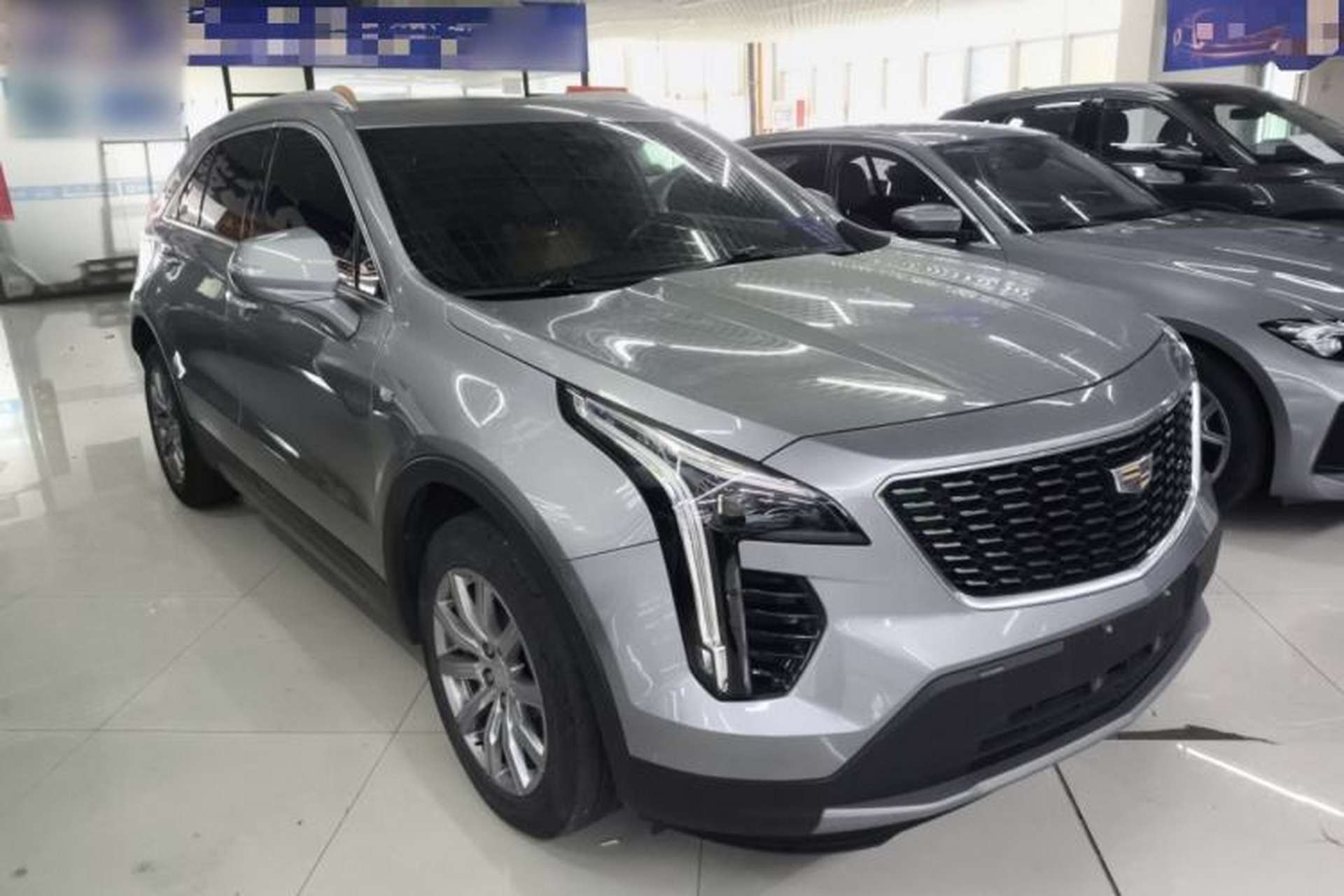 Used Cadillac XT4 2023 28T Two-Wheel Drive Prestige Version Front Right 45 Deg