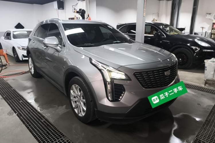 Used Cadillac XT4 2023 28T Two-Wheel Drive Fashion Edition Front Right 45 Deg