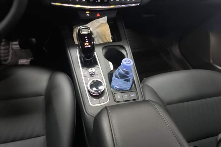 Used Cadillac XT4 2023 28T Two-Wheel Drive Fashion Edition Gear Lever