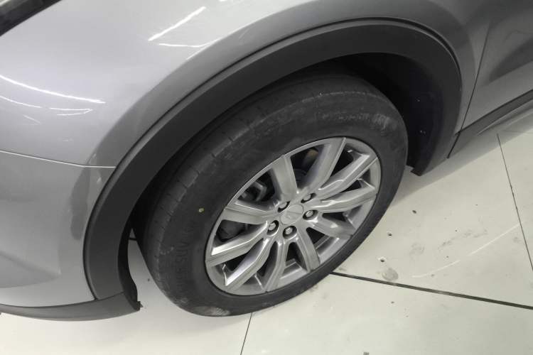 Used Cadillac XT4 2023 28T Two-Wheel Drive Prestige Version Left Front Wheel Hub