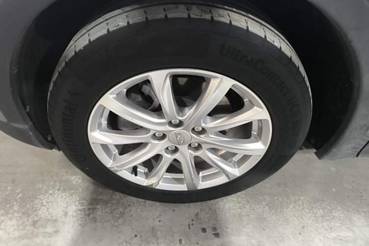 Used Cadillac XT4 2023 28T Two-Wheel Drive Fashion Edition Left Front Wheel Hub