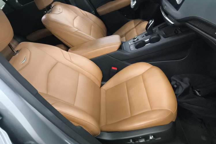 Used Cadillac XT4 2023 28T Two-Wheel Drive Prestige Version Right Front Seat