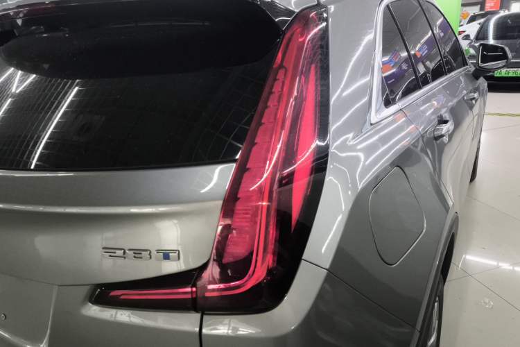 Used Cadillac XT4 2023 28T Two-Wheel Drive Prestige Version Right Rear Taillight