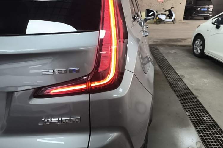Used Cadillac XT4 2023 28T Two-Wheel Drive Fashion Edition Right Rear Taillight