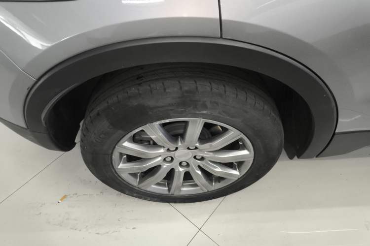 Used Cadillac XT4 2023 28T Two-Wheel Drive Prestige Version Right Rear Wheel Hub