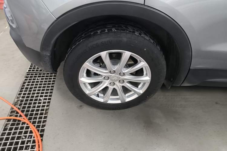 Used Cadillac XT4 2023 28T Two-Wheel Drive Fashion Edition Right Rear Wheel Hub