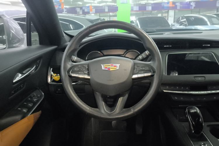 Used Cadillac XT4 2023 28T Two-Wheel Drive Prestige Version Steering Wheel