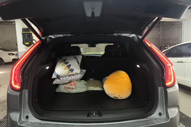 Used Cadillac XT4 2023 28T Two-Wheel Drive Fashion Edition Trunk