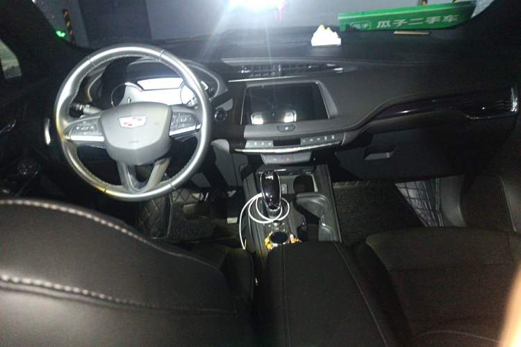 Used Cadillac XT4 2023 28T Two-Wheel Drive Fashion Edition Center Console