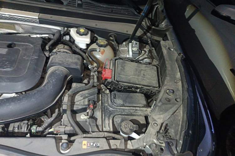 Used Cadillac XT4 2023 28T Two-Wheel Drive Fashion Edition Engine Bay Left