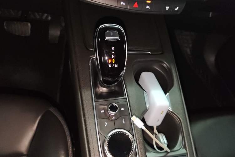 Used Cadillac XT4 2023 28T Two-Wheel Drive Prestige Version Gear Lever