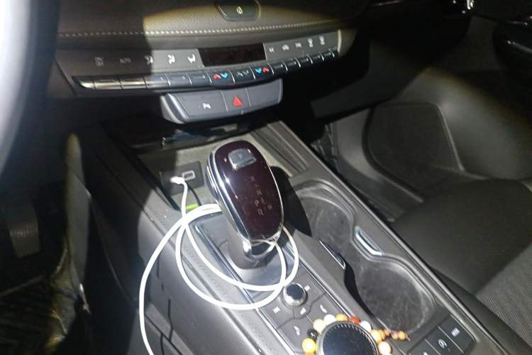 Used Cadillac XT4 2023 28T Two-Wheel Drive Fashion Edition Gear Lever