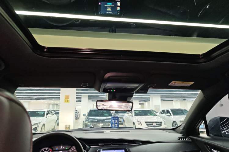 Used Cadillac XT4 2023 28T Two-Wheel Drive Prestige Version Headliner
