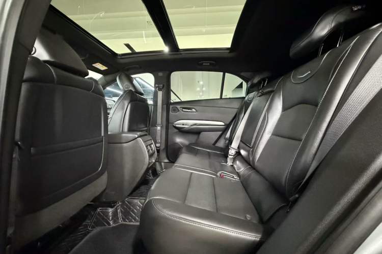 Used Cadillac XT4 2023 28T Two-Wheel Drive Prestige Version Interior 4