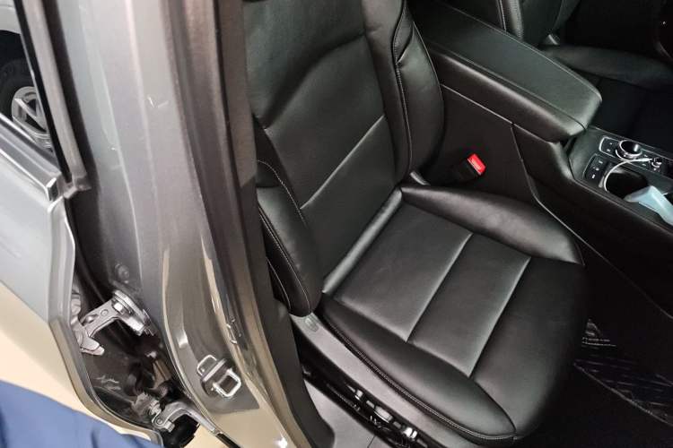 Used Cadillac XT4 2023 28T Two-Wheel Drive Prestige Version Right Front Seat