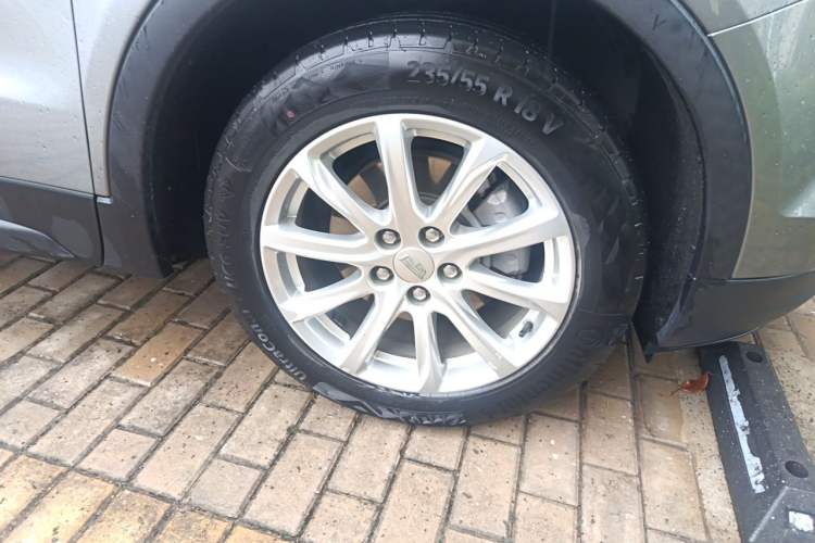 Used Cadillac XT4 2023 28T Two-Wheel Drive Fashion Edition Right Front Wheel Hub